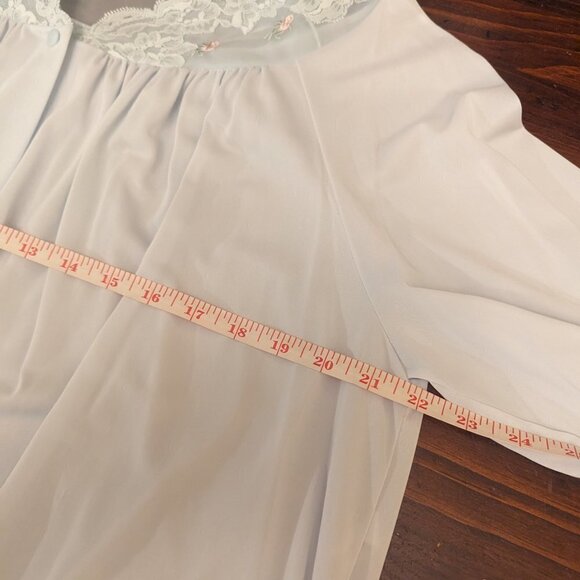 VINTAGE Shadow Line robe, light blue, nylon, rose details, size Large - Picture 7 of 13